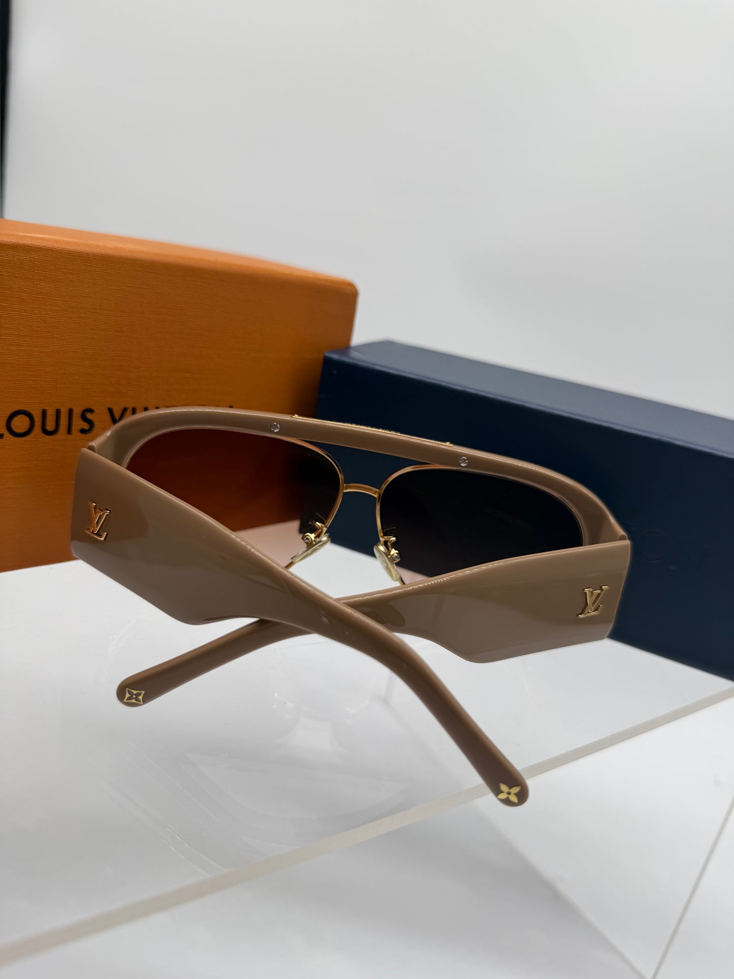 Nude Sunnies