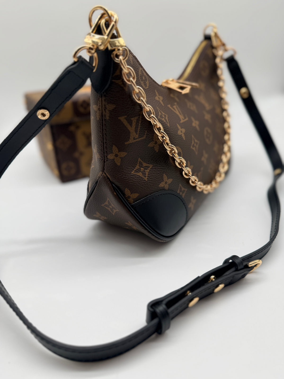 Elegant Boulo